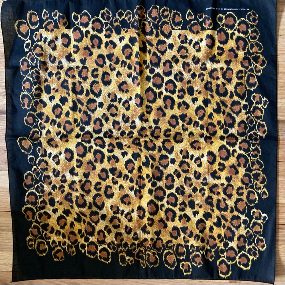 Animal Print bandana. 30.5 x 29 inches. RN14193. NWOT Made in the USA